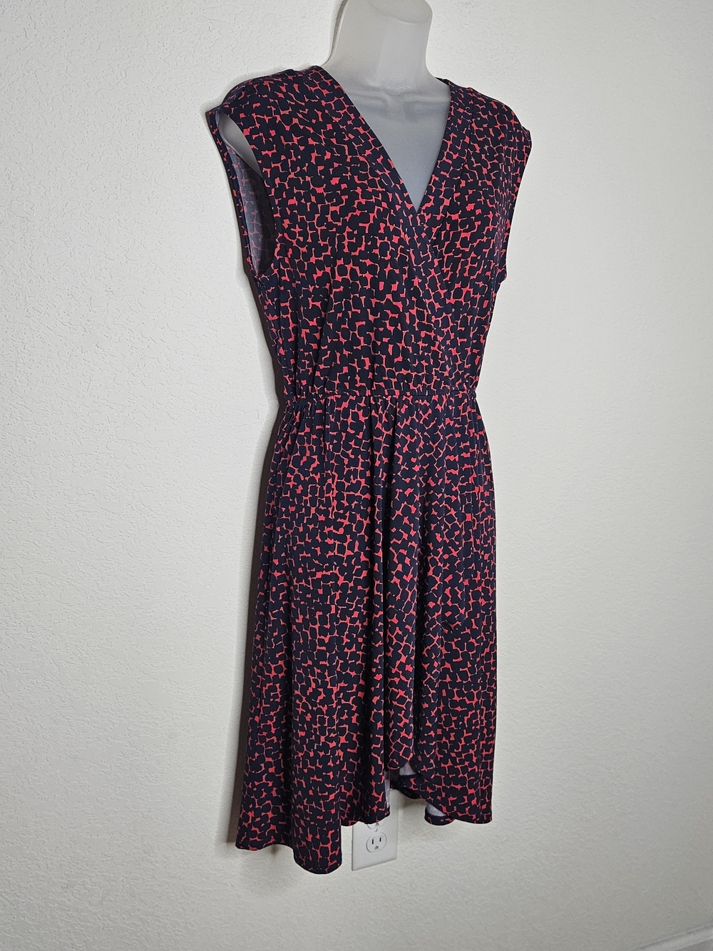 BCBG MaxAzria Navy and Pink Abstract Print Surplice V-Neck Midi Faux Wrap Dress - Picture 2 of 10